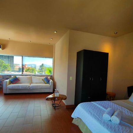 La Zona Hostel Сан-Сальвадор Экстерьер фото
