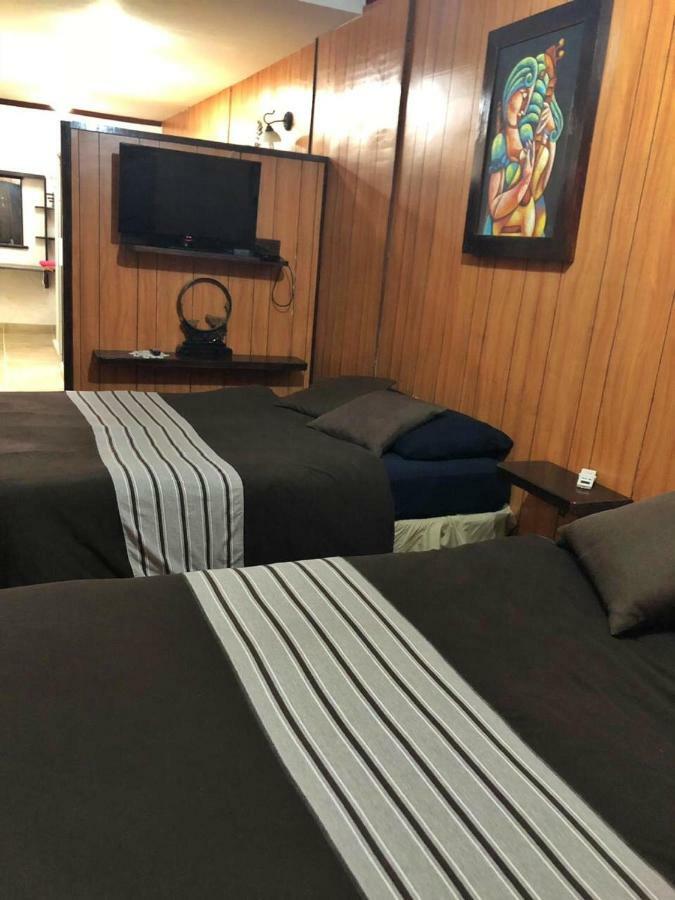 La Zona Hostel Сан-Сальвадор Экстерьер фото